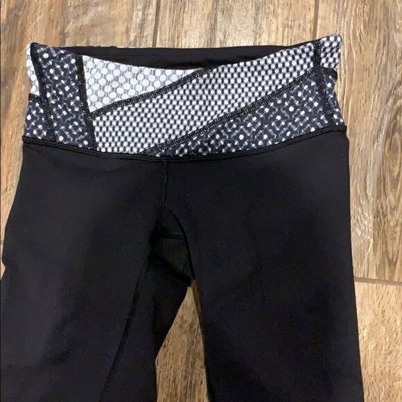 Cropped Lululemon Leggings Sz 2 - Picture 2 of 3